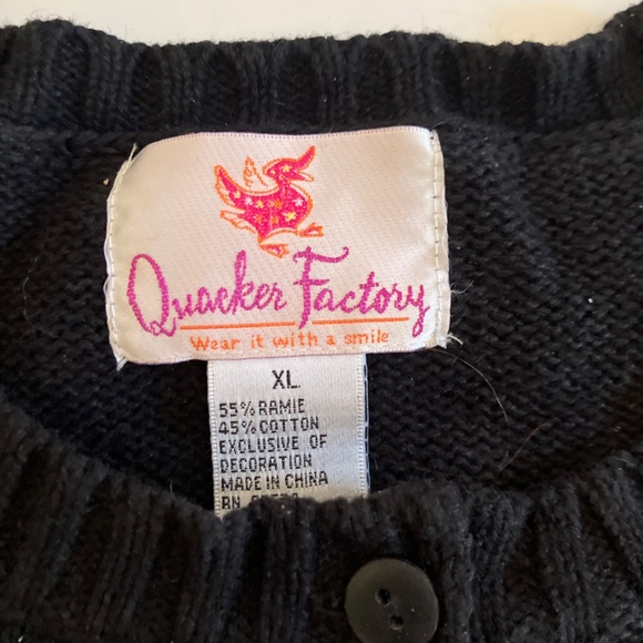 Quacker factory size, extra large, button-down, short, sleeved cardigan - Picture 2 of 6